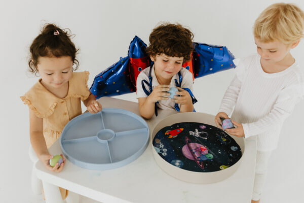 TRAY PLAY, senzorický třídící tác modrý - Image 7