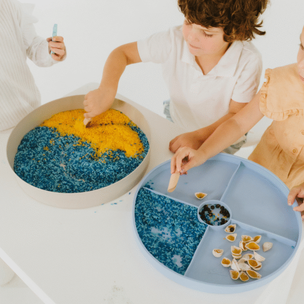 TRAY PLAY, senzorický třídící tác modrý