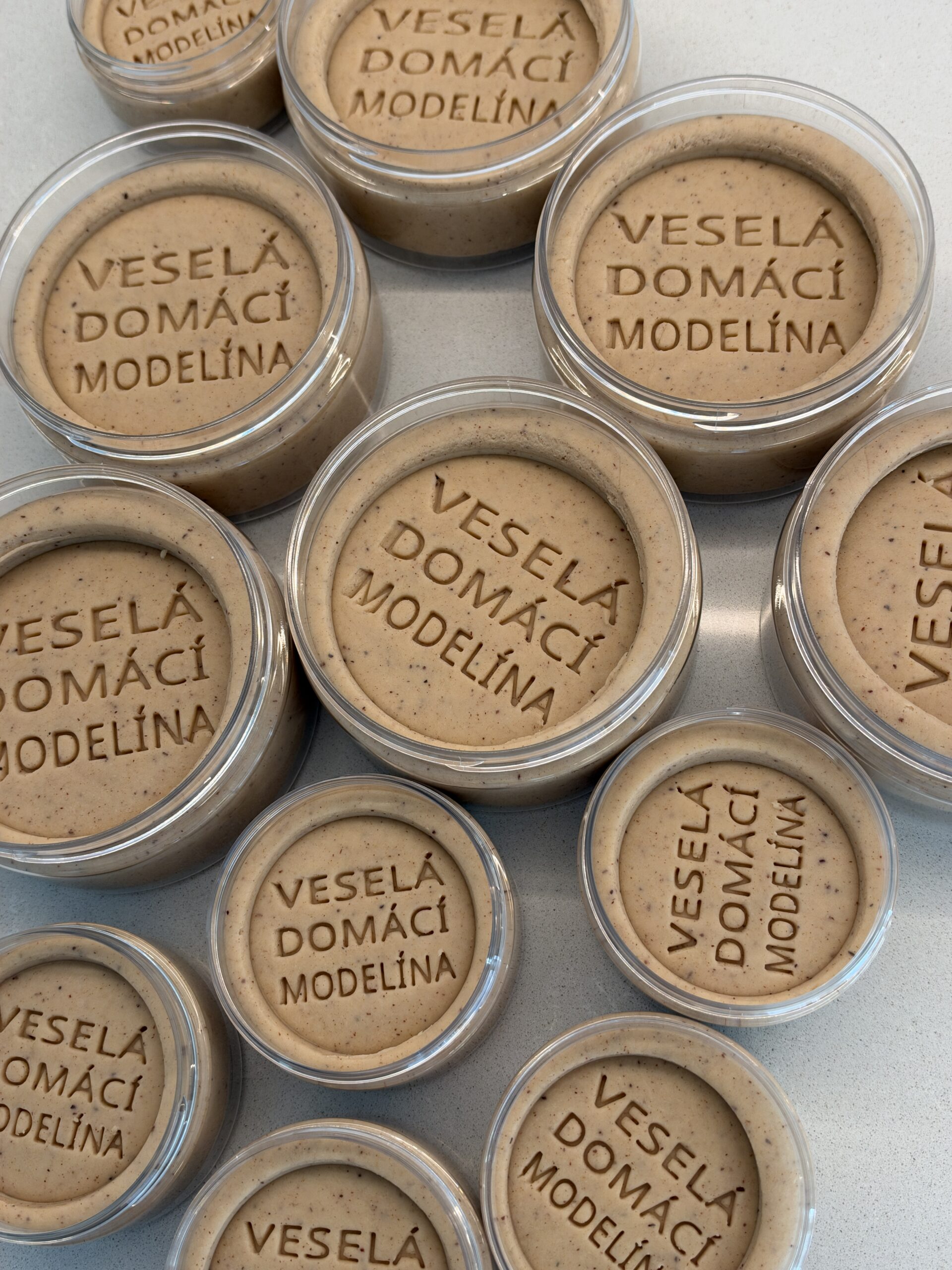 Basic skořicová modelína, 270g (s vůní skořice a vanilky) - Obrázek 3
